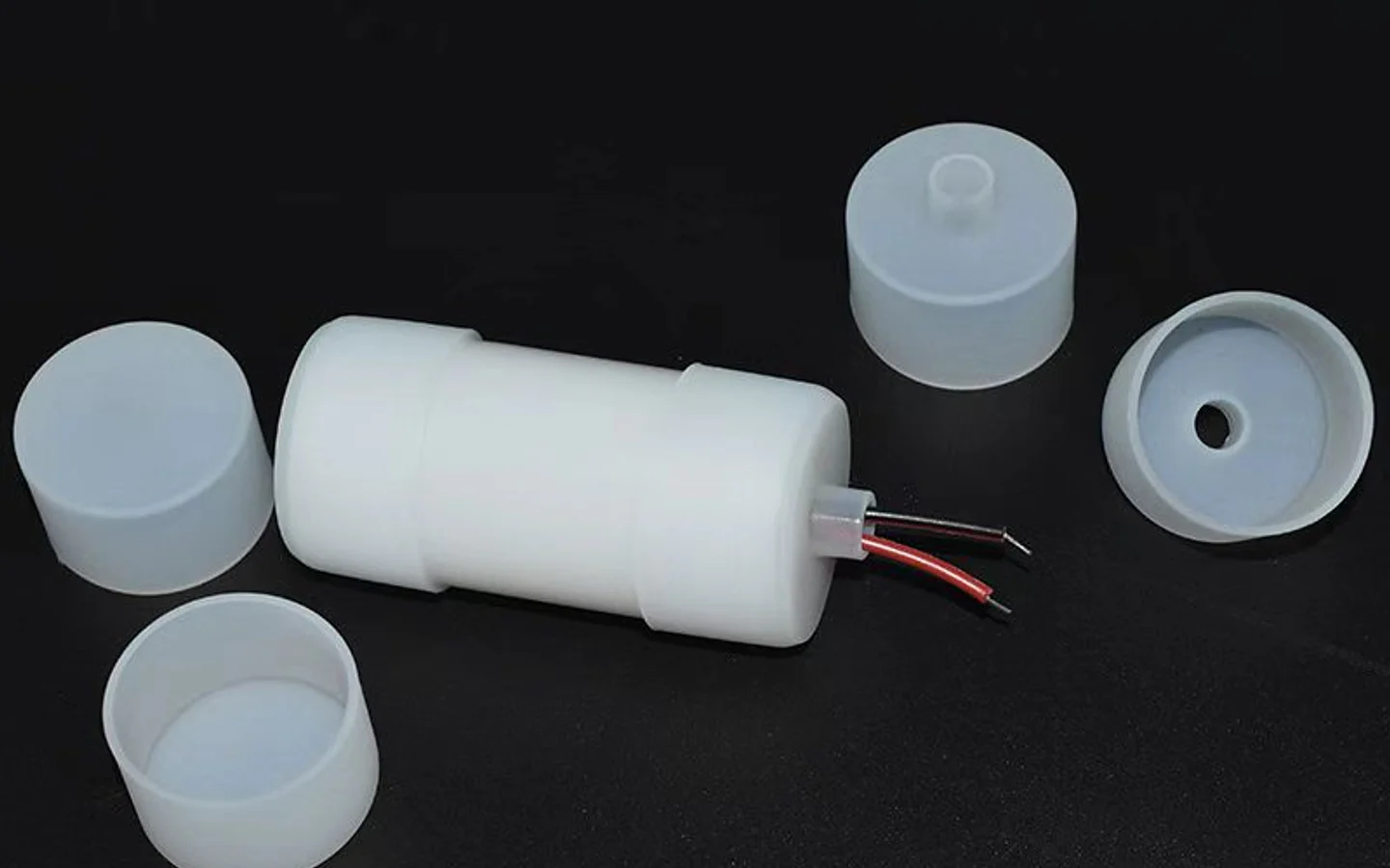 Silicone lighting sample with separate end pieces and exposed cable leads