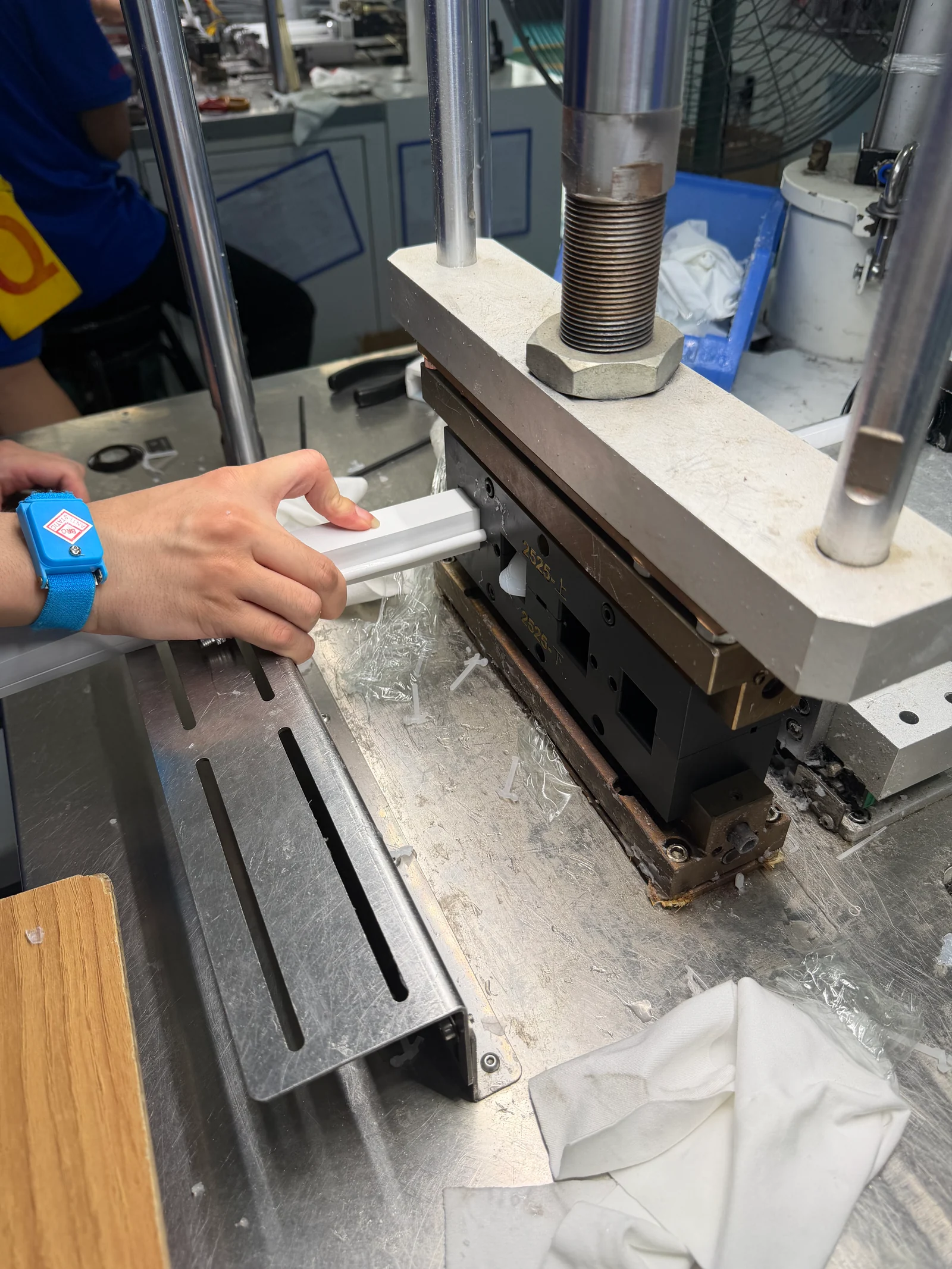 Operator working with silicone profile tooling