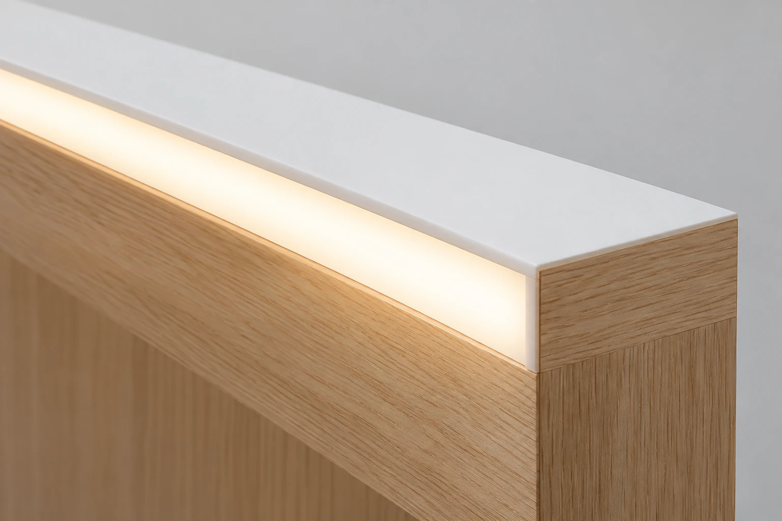 Side-facing light integrated into an installation edge